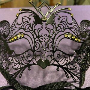 Black Wire Mardi Gras Mask